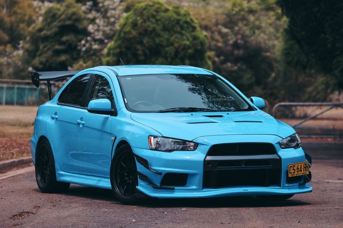 Modifikasi Mitsubishi Evo X tampil segar adopsi tampilan agresif khas street racing