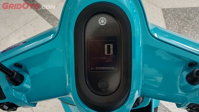 Speedometer Yamaha Fazzio tipe digital, negative display dan bisa konek ke smartphone