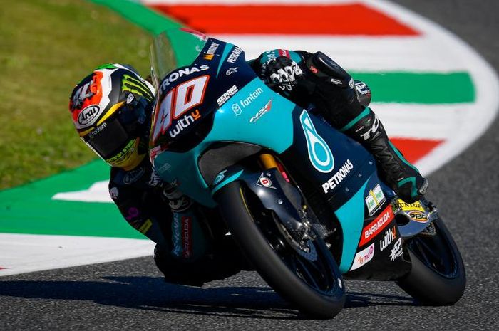 Darryn Binder langsung tancap gas dan sukses bertengger di puncak papan catatan waktu pada sesi FP2 Moto3 Italia 2021, Jumat (28/05).