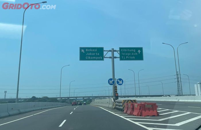 Exit menuju Tol Cikampek di Tol Cimanggis-Cibitung.