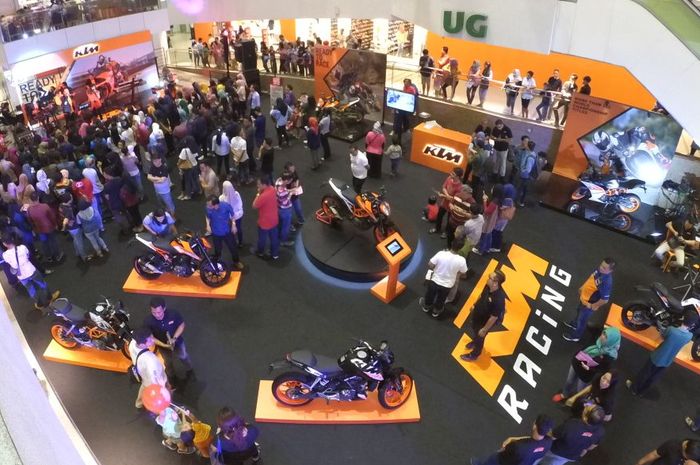 KTM Bike Week di Tunjungan Plaza menandai beroperasi penuh KTM Surabaya dan bukan dealer satu-satunya KTM di Jaw Timur dan Bali