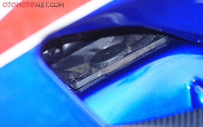 Ada kipas untuk mendinginkan mesin yang dikasih &ldquo;baju&rdquo;