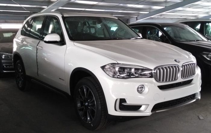 Ilustrasi BMW X5  A/T  