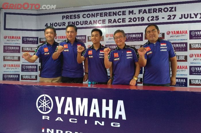M. Faerrozi (tengah) akan berlaga di balap ketahanan Suzuka 4 Hours pada 27 Juli mendatang.