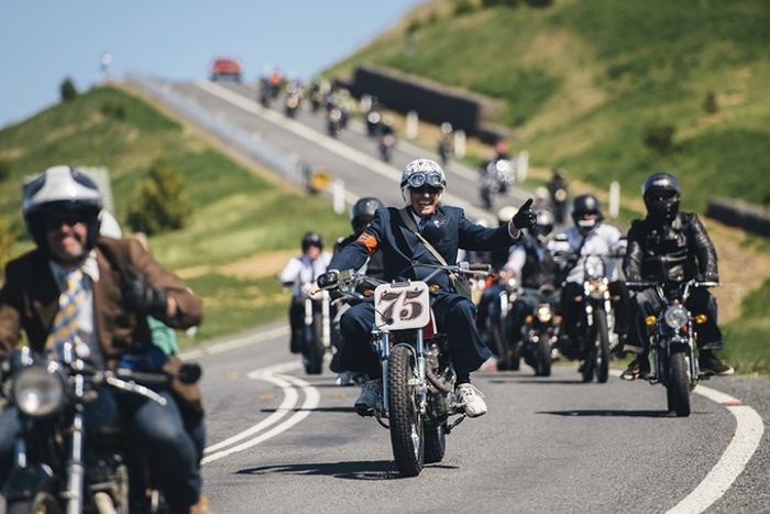 Honda CB360 1975 kustom flat tracker bikinan Simon Whittaker, dilansir oleh www.throttleroll.com.