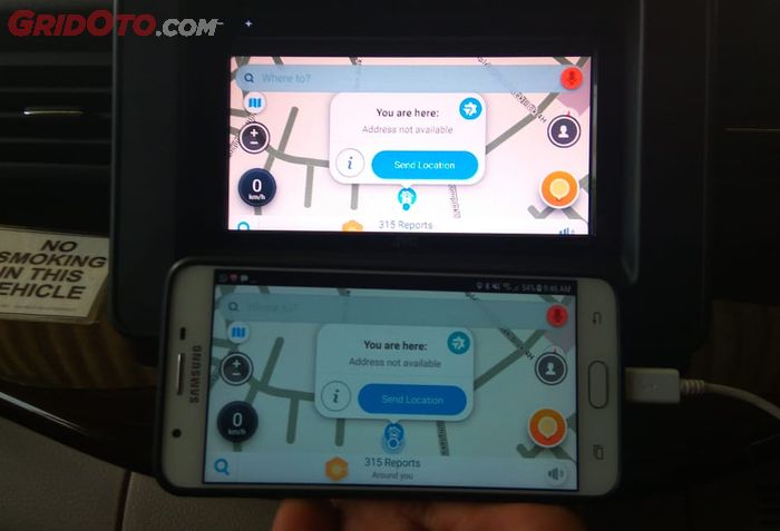 Aplikasi Waze langsung terkoneksi ke layar head unit Suzuki Ertiga