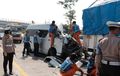Bodi Toyota HiAce Terpenggal, Depan Hancur Lebur Telan Dua Nyawa di Tol Malang