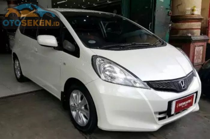 Honda Jazz GE8 tersedia dalam varian S dan RS