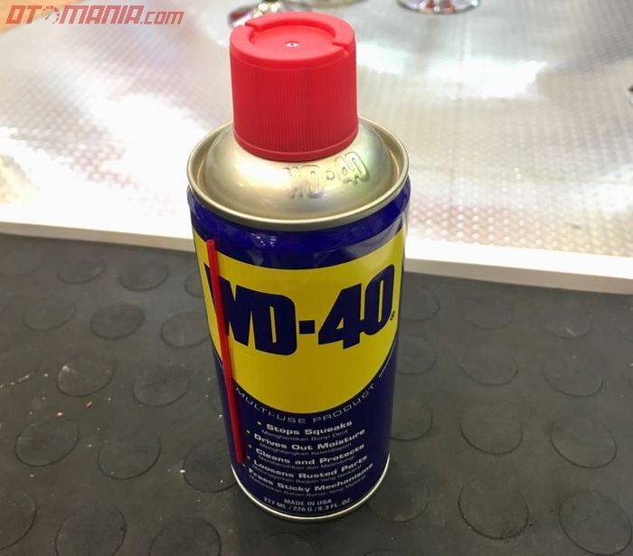 Usir karat dengan cairan WD-40