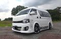 Bosan Tampil Standar, Toyota HiAce Ini Pilih Dandan Bergaya Racing