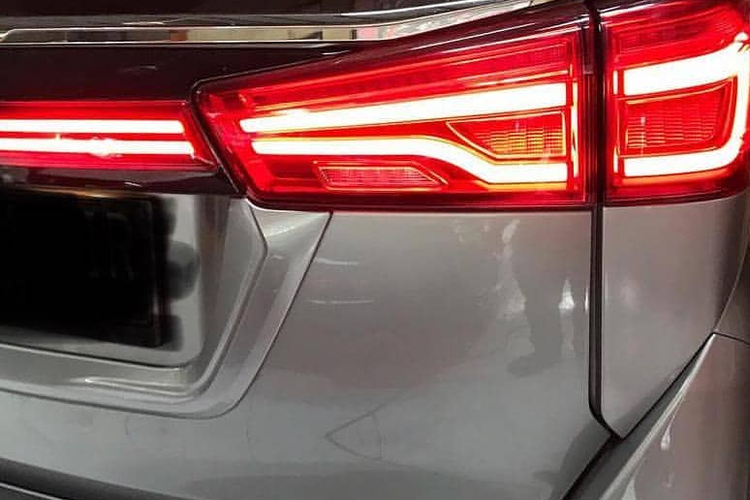 Keren Abis Lampu Belakang Toyota Innova Jadi Seperti Bmw Siapkan Rp 4 Jutaan Gridoto Com