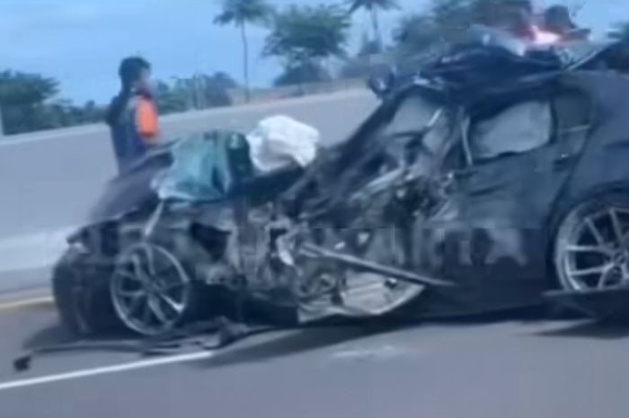 Kecelakaan BMW di Tol Serpong-Balaraja KM 15 arah ICE BSD, Tangerang Selatan