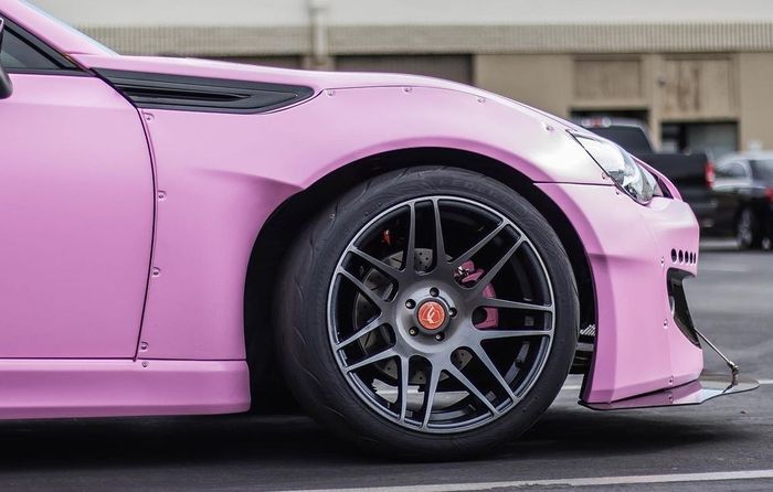 Toyota 86 pink ditopang pelek model U-spoke lansiran Forgestar Custom