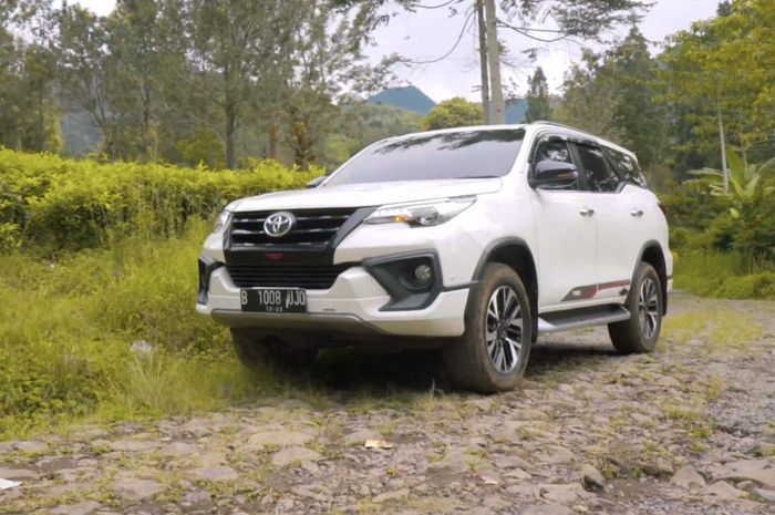 Toyota Fortuner handal dalam melahap medan off-road ringan