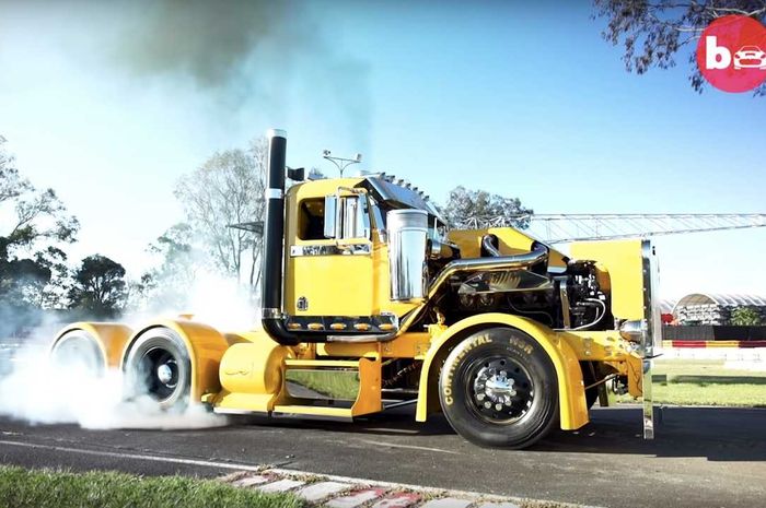 Modifikasi ekstrem truk pakai mesin 28.000cc