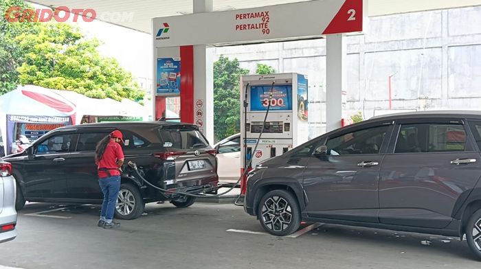 Ilustrasi isi BBM di SPBU Pertamina