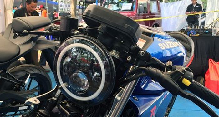 Lampu bulat menjadi pilihan untuk modifikasi GSX-R 150 cafe racer