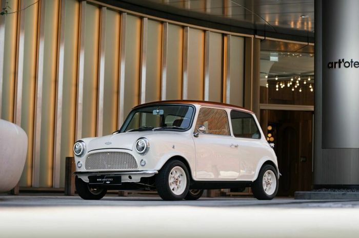 David Brown Automotive baru saja memperkenalkan Mini eMastered.
