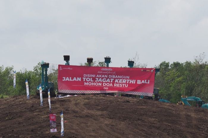  Kementerian PUPR mulai pelaksanaan pembangunan Jalan Tol Gilimanuk - Mengwi di Provinsi Bali sepanjang 96,84 km.
