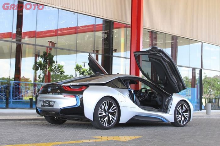 BMW i8 menjadi sportscar dengan teknologi hybrid