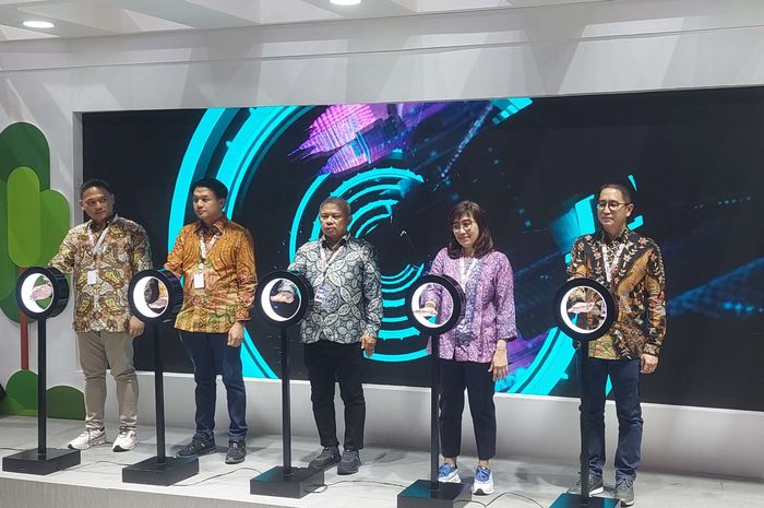 Peresmian booth FIFGROUP di ajang IMOS 2024.