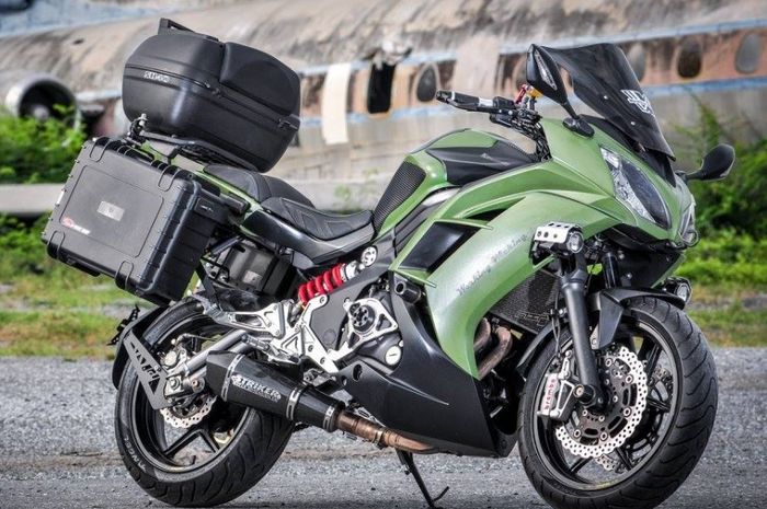 Kawasaki Ninja 650 bergaya turing