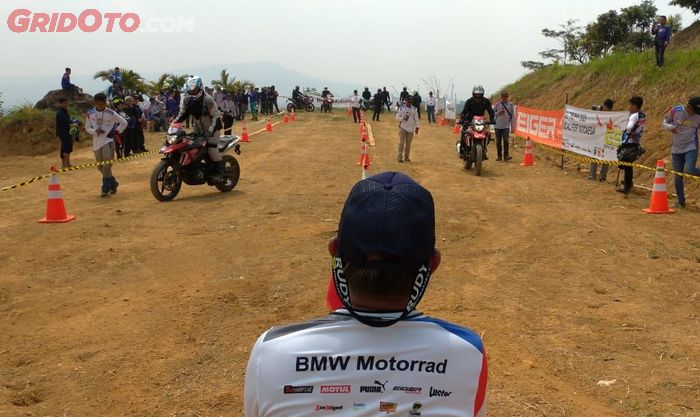 Slow race, peserta GS Trophy Qualifier 2020 Indonesia adu lambat dan menyeimbangkan motor