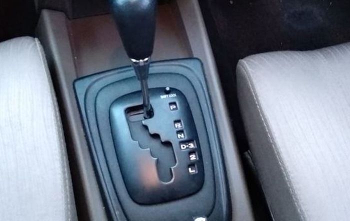 Tuas transmisi mobil matic.