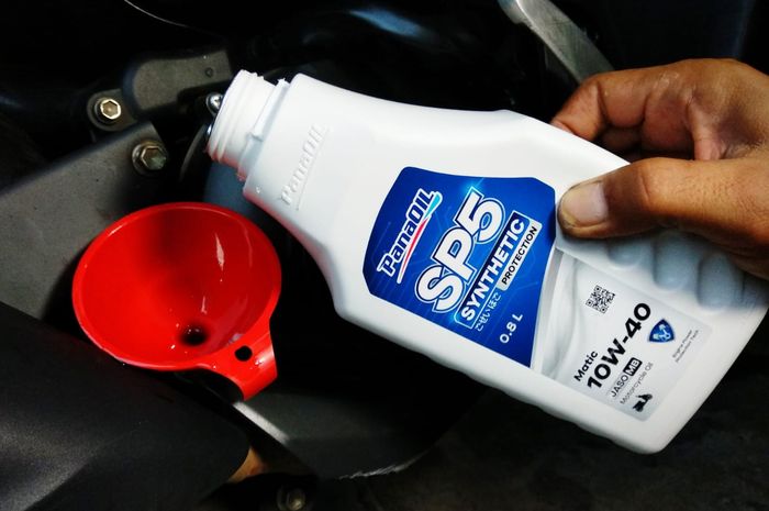 Kelebihan oli motor sintetis.