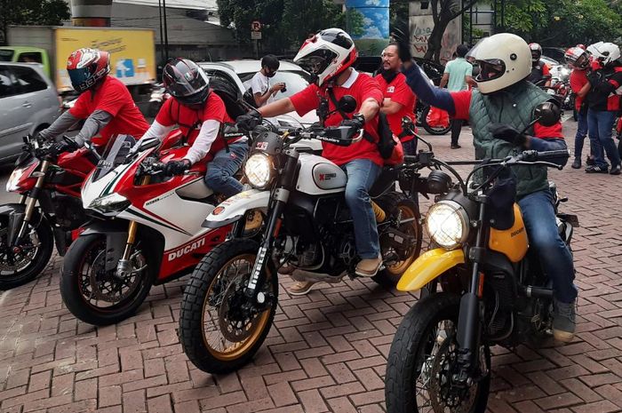 Ducati Owners Club Indonesia Turun Ke Jalan, Sebar Sembako Sebanyak 1.000 Paket