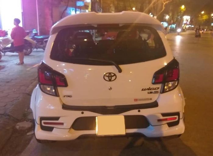 Tampilan belakang modifikasi Toyota Wigo alias Agya dikemas lebih sporty