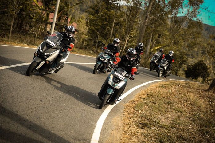 Tim MAXI YAMAHA Tour de Indonesia melintasi daerah Pacitan