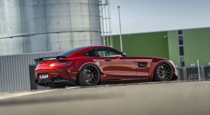 Tampilan samping Mercedes-AMG GT S garapan Prior-Design