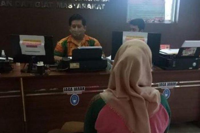 Liyan, korban jambret membuat laporan di Polrestabes Palembang, Senin (29/6/2020)  