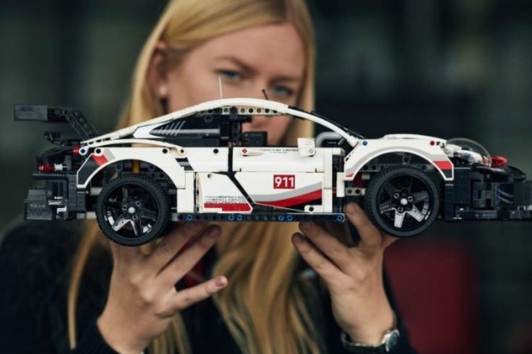 Porsche Kerja Sama Dengan Lego Hadirkan Miniatur Mobil Balap 911 Rsr Dijual Di Indonesia Gridoto Com