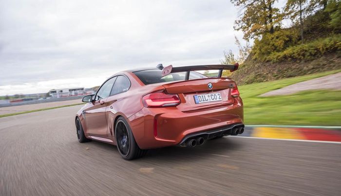 Tampilan belakang BMW M2 hasil garapan Lightweight Performance
