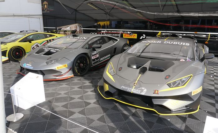 Semua mobil Lamborghini yang dipajang di sirkuit Vallelunga ini dilabel nomor 63