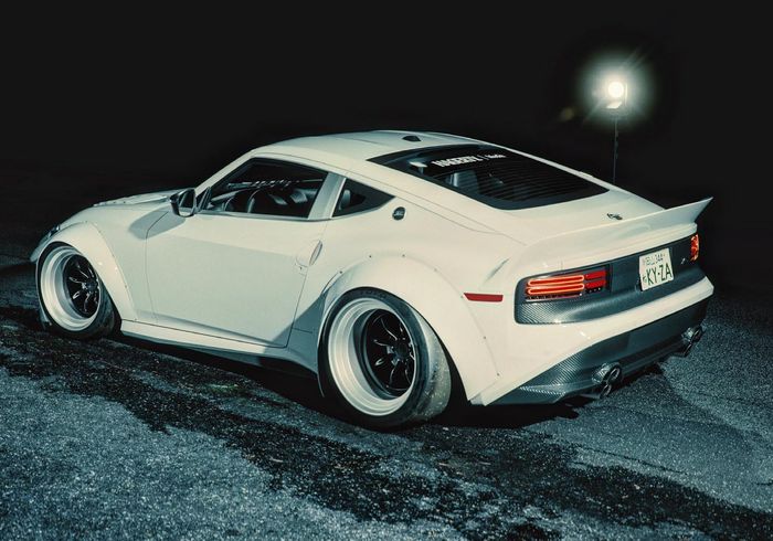 Tampilan samping modifikasi Nissan Fairlady Z yang begitu aduhai