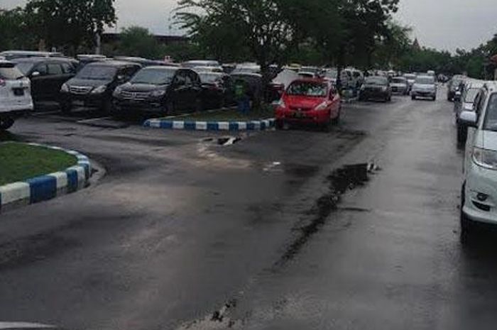 Parkiran mobil di Bandara Juanda Surabaya, Jawa Timur
