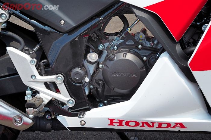 Honda CBR150R tidak menggunakan kick starter
