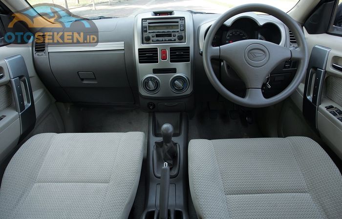 Daihatsu Terios 2006. Dashboard