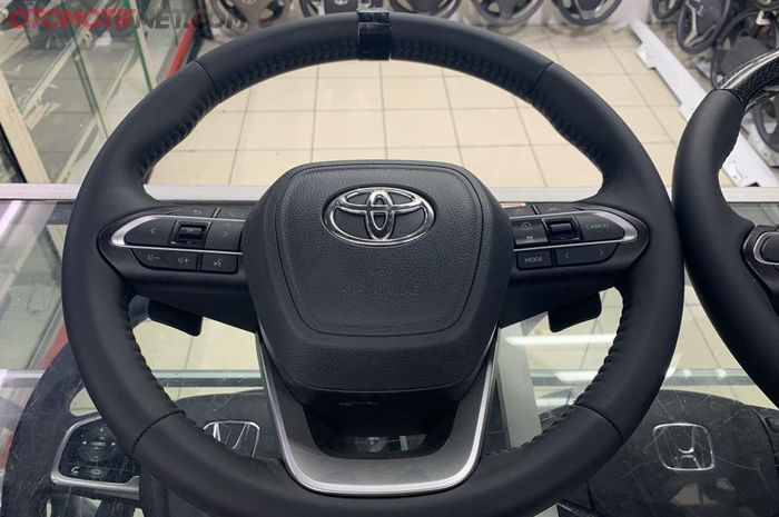 Setir Toyota Innova Zenix tipe Q dengan fitur lengkap dan paddle shift