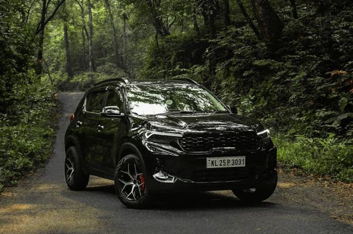 Modifikasi KIA Sonet tampil sporty dan misterius dengan jubah serba hitam