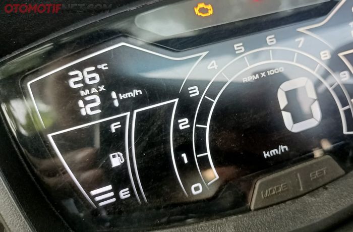 Top speed Aprilia SR GT bisa menyentuh 121 km/jam bisa dipantau di panel meter sebelah kiri