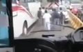 Masih Saja Ada Yang Lawan Arus, Sopir Bus Pimpin Penggiringan