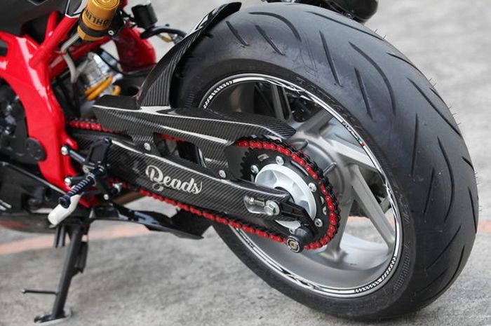 Pasang pelek dan ban lebar bisa diikuti dengan penggantian girset aftermarket