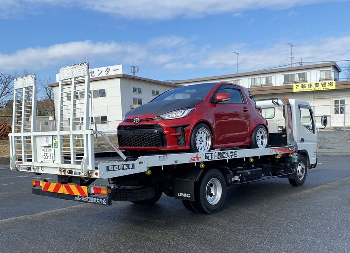 Modifikasi Toyota iQ nyamar jadi GR Yaris bermesin Kawasaki Ninja ZX-14R