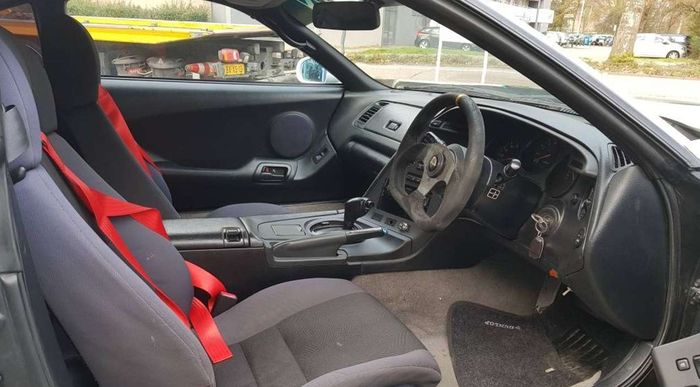 Penampilan kabin masih mempertahankan bentuk asli Toyota Supra