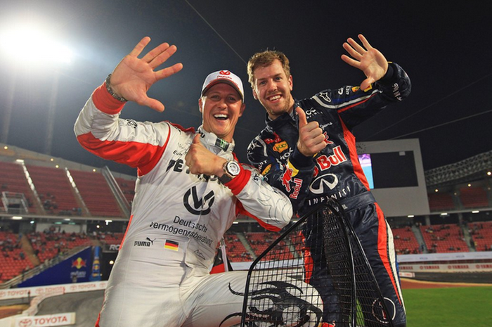 Juara dunia F1 tujuh kali Michael Schumacher dan juara dunia F1 empat kali Sebastian Vettel saat memenangkan Race of Champions 2012 di Bangkok, Thailand