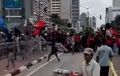 Berakhir Ricuh, Puluhan Motor Ditinggalkan, Polisi Tangkap Penyusup Unjuk Rasa Saat Hari Buruh